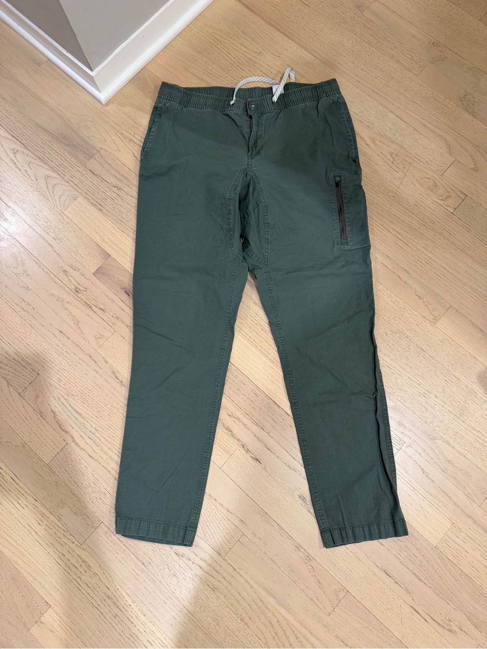 Vuori Men's Casual Drawstring Cargo Pants - Green